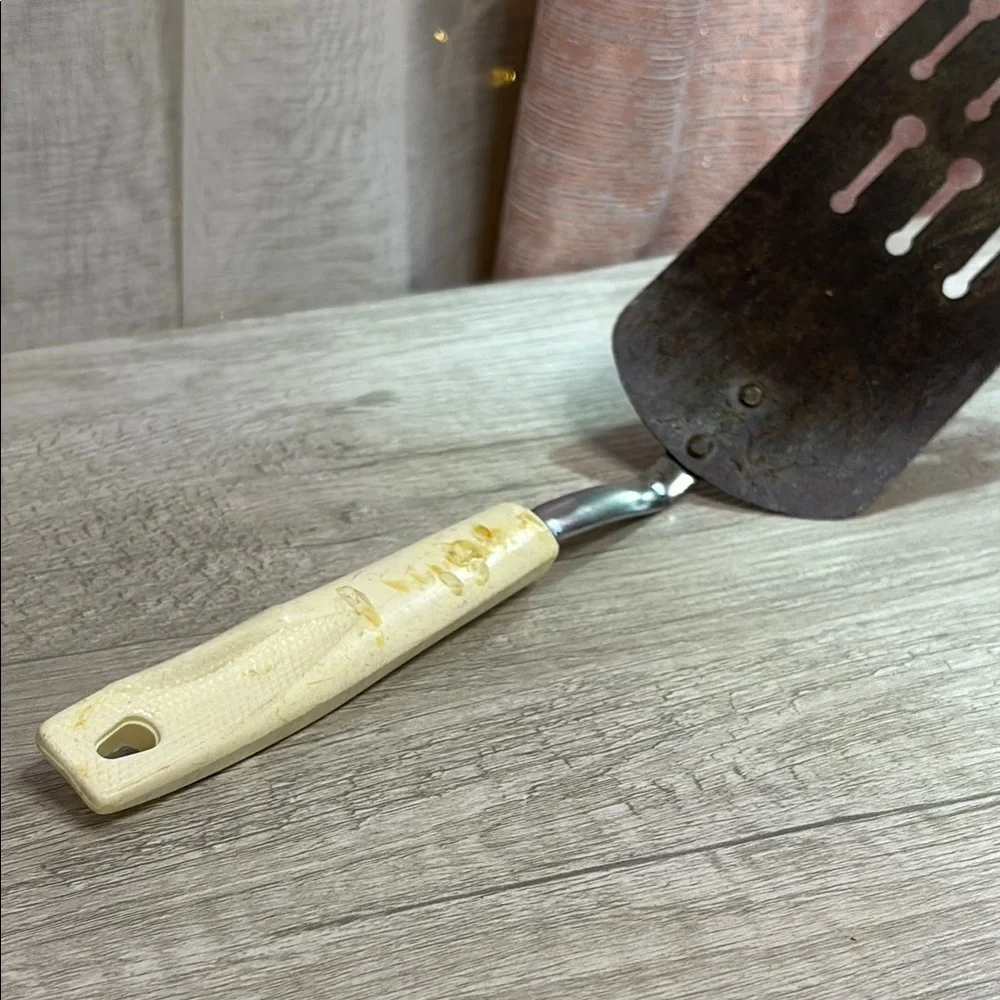 Classic Cream Spatula